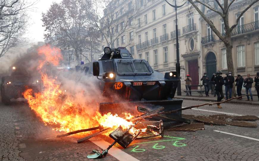 Live / Pratite uživo proteste “žutih prsluka“ u Parizu